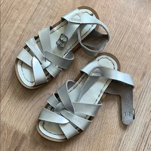 Saltwater sandals size 8